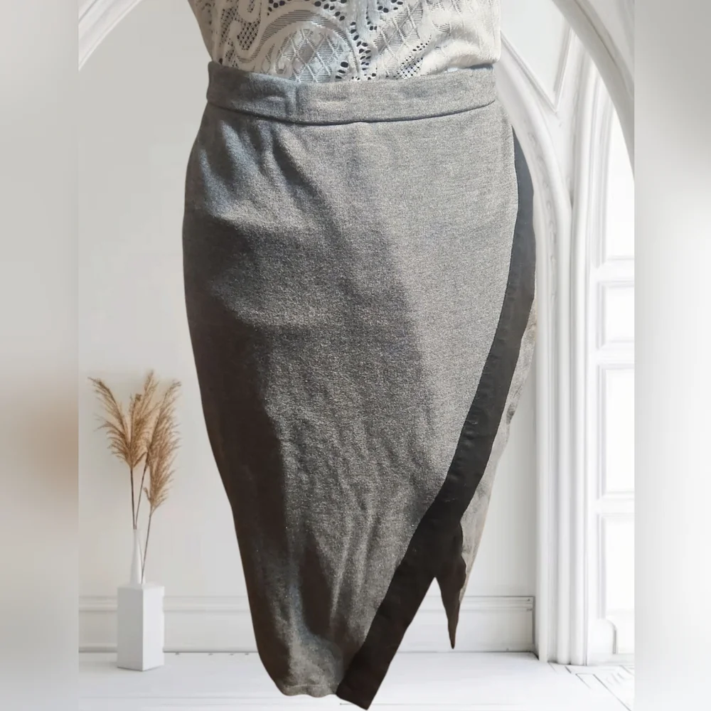 Bebe Elegant Gray Wrap Skirt Sz 6 - Picture 2 of 13